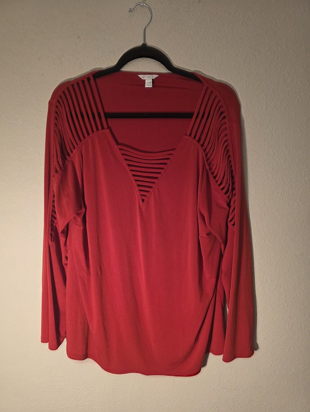 Women's Red Cutout V-Neck Long Sleeve Top
